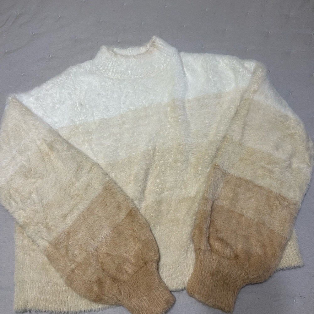 Universal Thread Cream and Tan Crew Neck Sweater